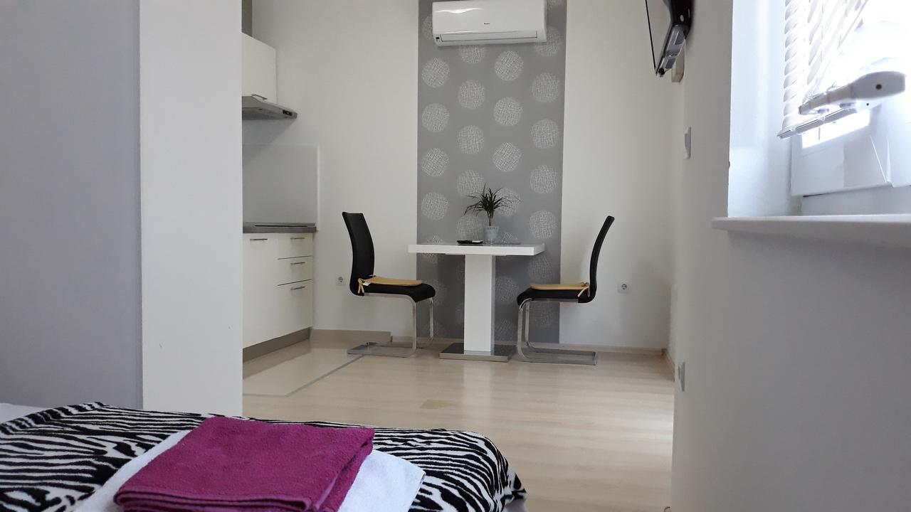 Apartments 255 Grebastica Bagian luar foto